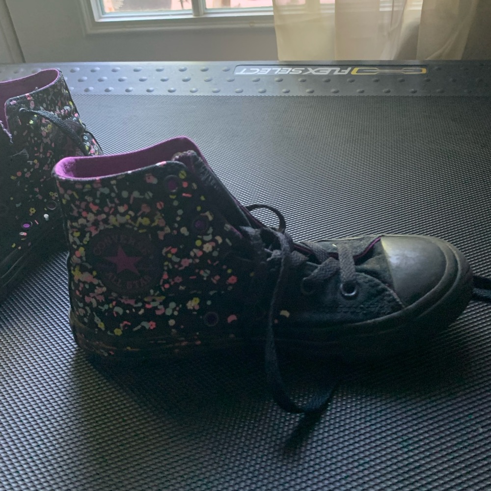 Black with confetti design converse. So cute! Size 1